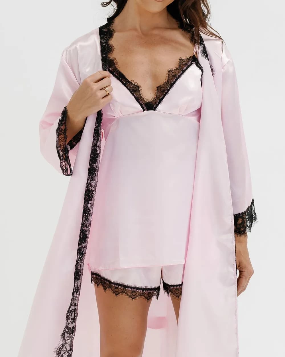 Pijama Satén Rosa con Encaje, set de 3 piezas